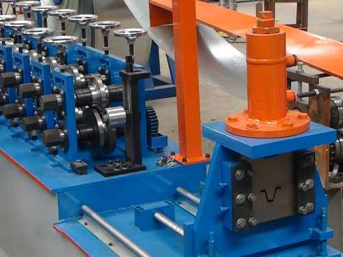 What are the solutions for emergencies in the use of U-slot machine?