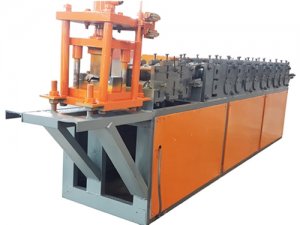 Self locking wind resistant rolling shutter door equipment